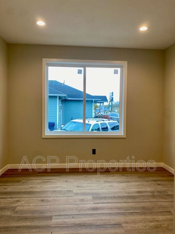 Building Photo - 110 Baker St