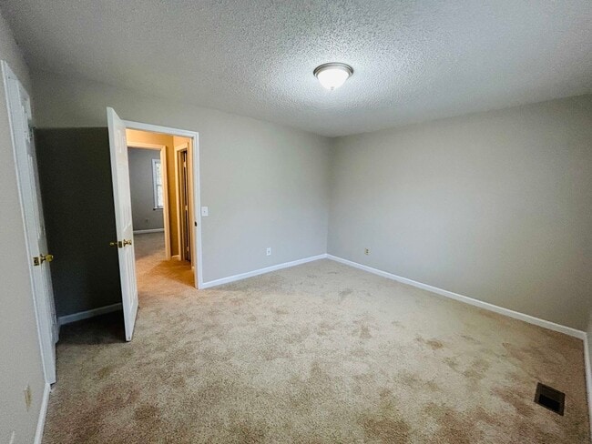 Building Photo - 308 Poplar St