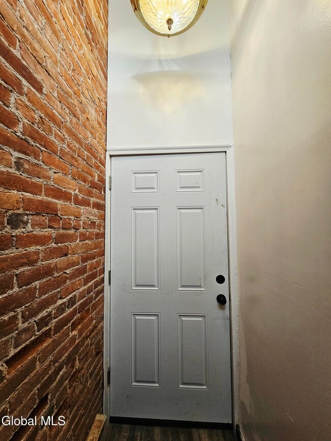 Building Photo - 305 Main St