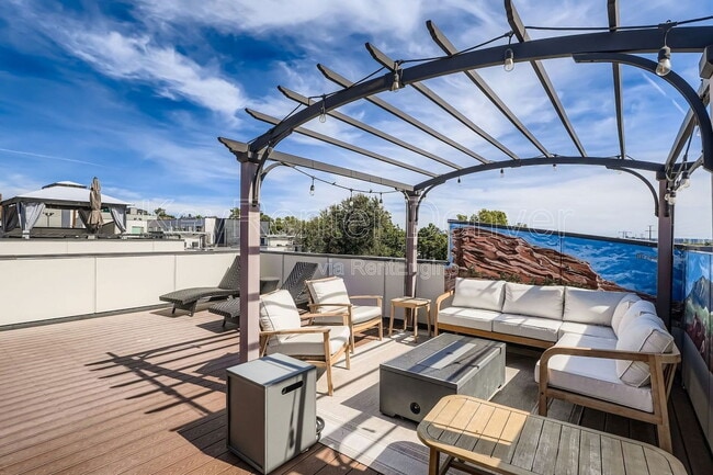 Building Photo - 1212 N Perry St