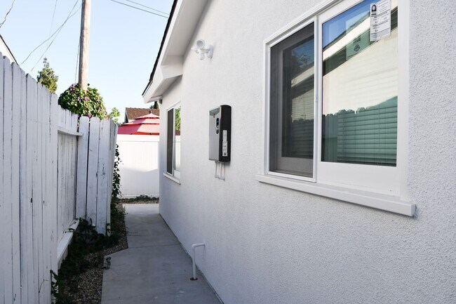 Building Photo - Parker (388) North