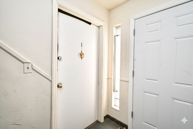 Building Photo - 5541 Montgomery Rd
