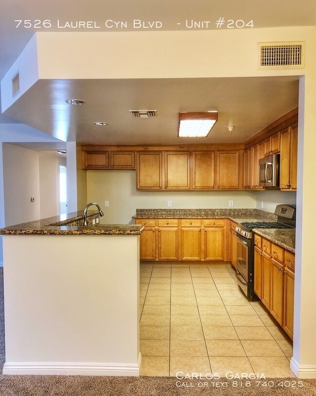 Building Photo - 7526 Laurel Canyon Blvd