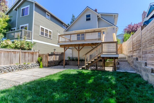 Building Photo - 3Bd/1.5Ba Seattle House