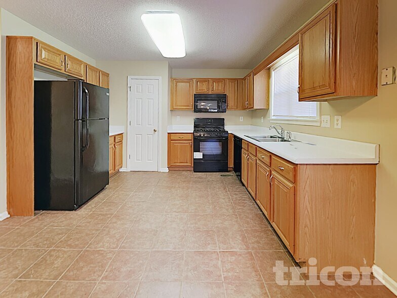 Building Photo - 153 Clear Brook Trail