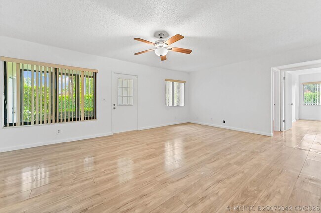 Building Photo - 319 Knotty Pine Cir