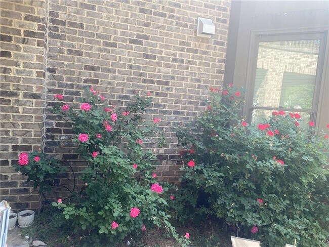 Building Photo - 3816 Chamblee Dunwoody Rd