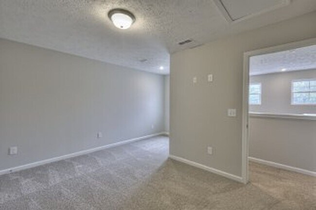 Building Photo - Beautiful NEW 3 Bed 2.5 Bath Townhome in M...