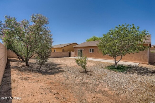 Building Photo - 8437 W Green Kingfisher Ln