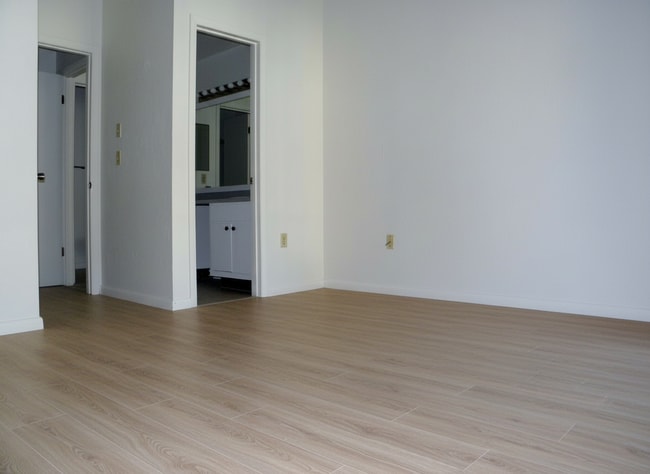 Building Photo - 2125 SW 39th Way