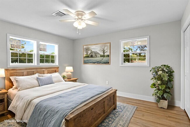 Building Photo - 15529 Pine St