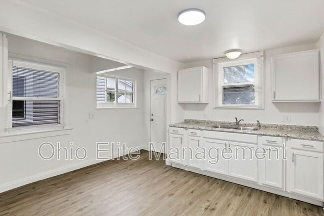 Building Photo - 659 S Burgess Ave