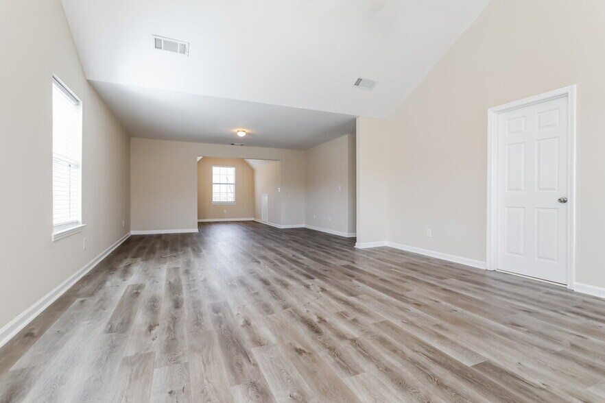 Building Photo - 3752 Sunbridge Dr SW