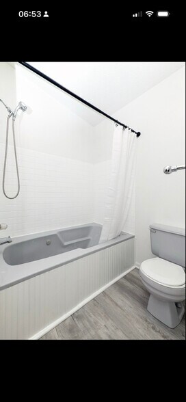 Building Photo - 130 Williamsburg Rd