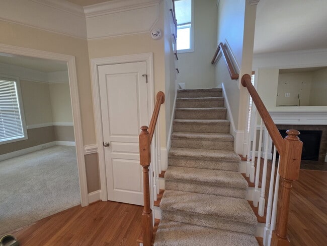 Building Photo - Spacious 4-Bedroom Home for Rent in Kings ...