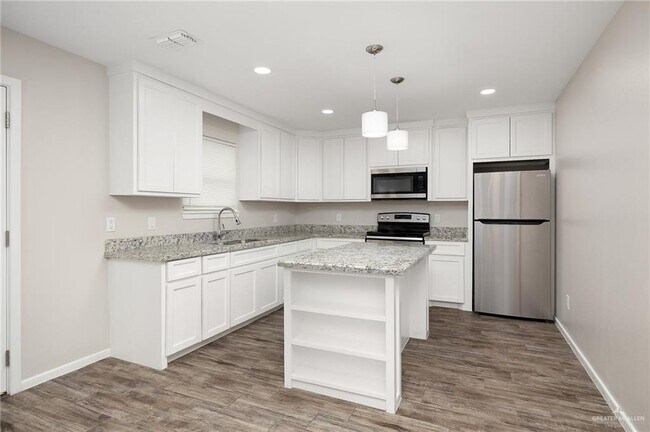 Building Photo - 1305 Alta Vis Dr