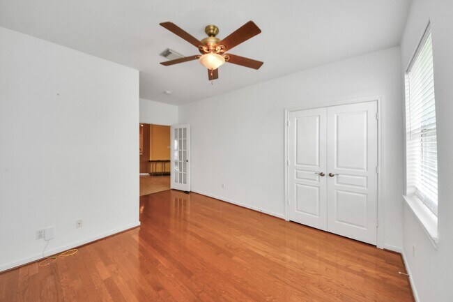 Building Photo - 12003 Sunrise Way