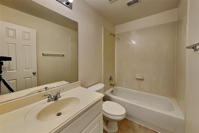 Building Photo - 3404 Pilgrim Dr