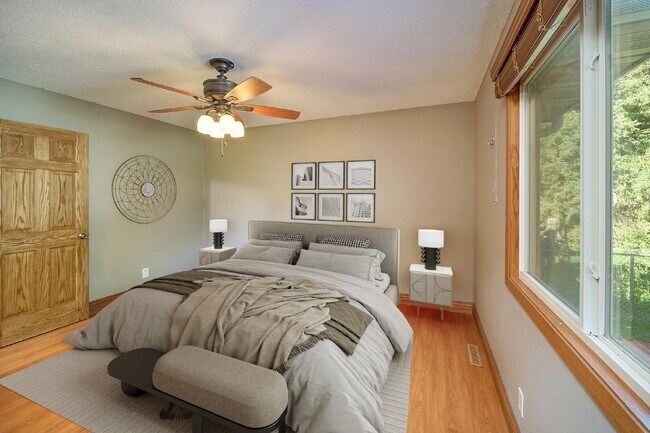 Building Photo - 5 Bedroom Chanhassen Home with fully fenced backyard, basketball court, garden beds.  Fabulous Ho...