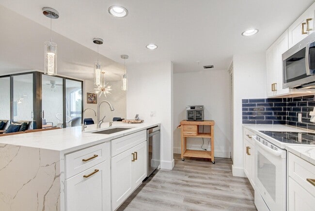 Building Photo - 1915 Lavers Cir