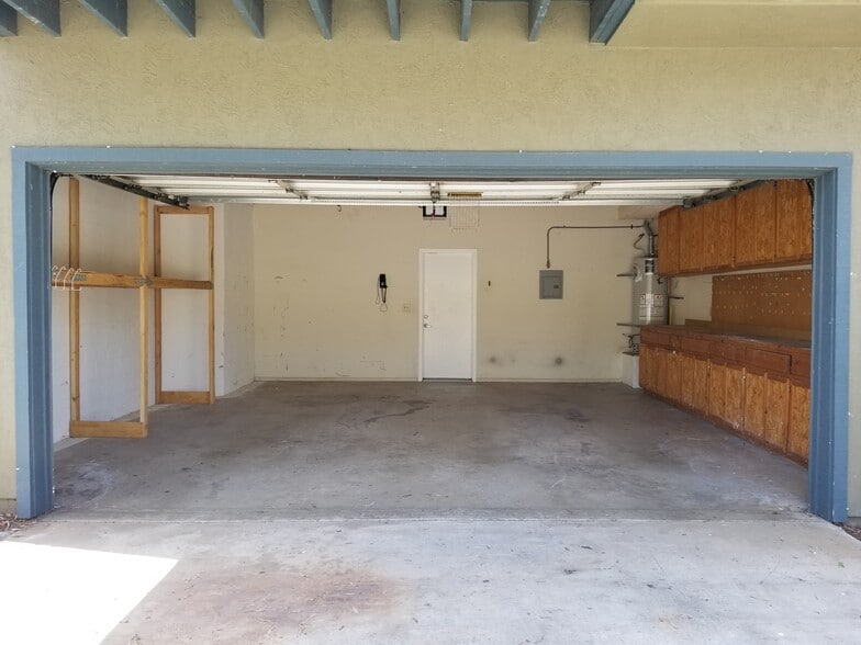 Building Photo - 166 Las Flores Dr