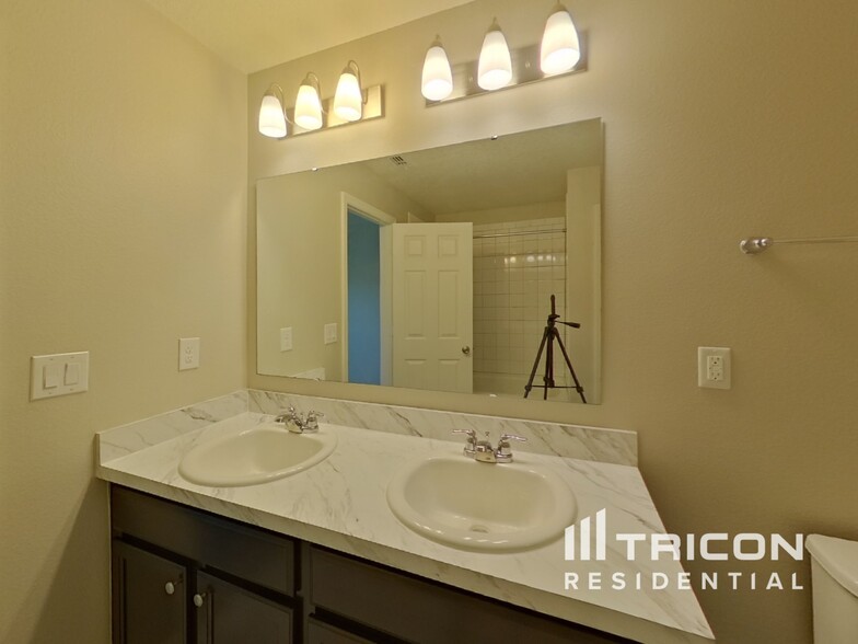 Building Photo - 3252 Eagle Hammock Cir