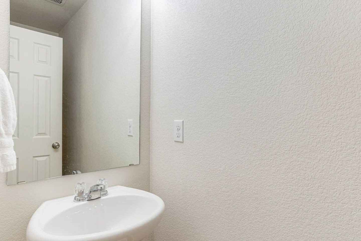 Building Photo - 5546 Lisbon St