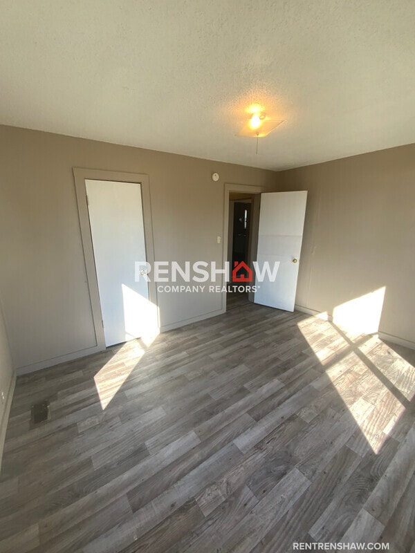 Building Photo - 417 Elm St