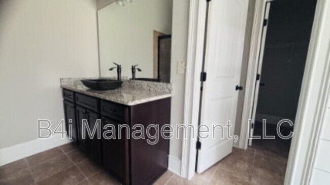 Building Photo - 3025 Bridgehaven Ct