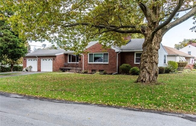 Building Photo - 418 Hurstbourne Rd