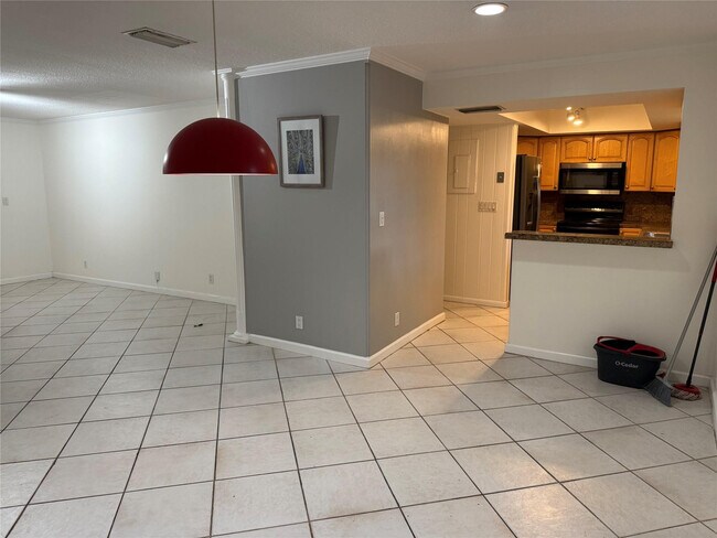 Building Photo - 619 Kensington Pl