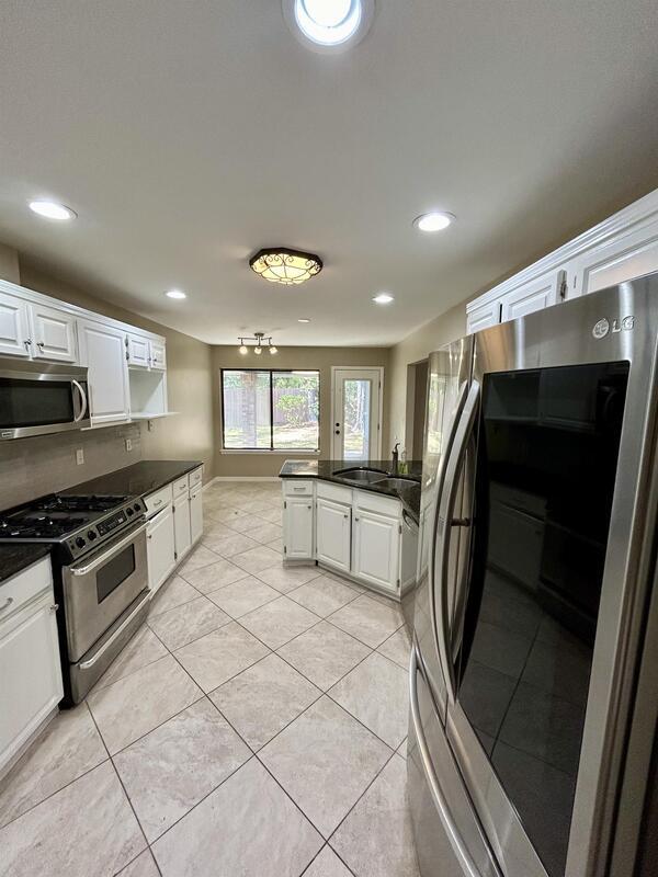 Building Photo - 218 Yellow Pine Ct