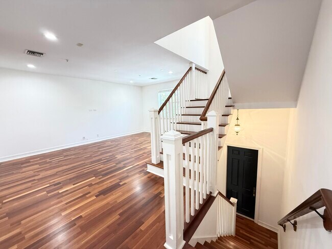 Building Photo - 319 Flamingo Dr
