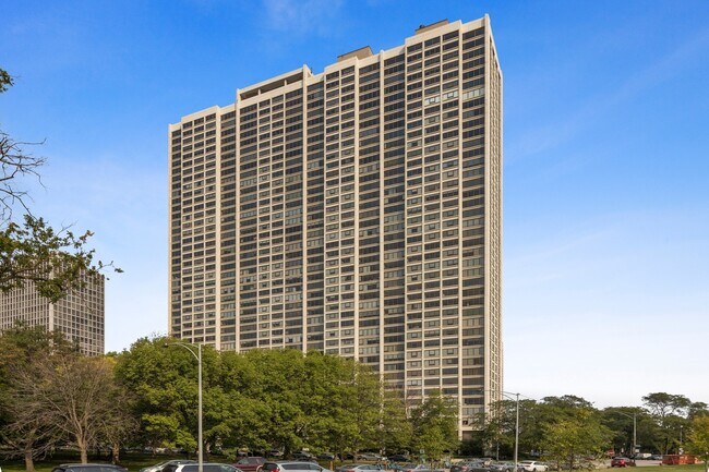 Primary Photo - 2800 N Lake Shore Dr