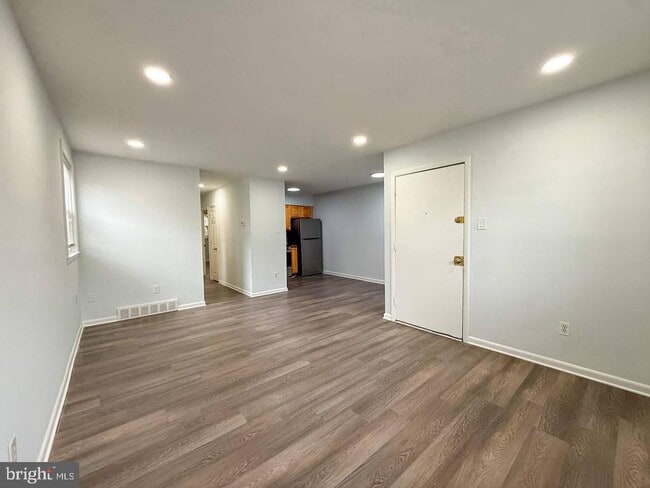 Building Photo - 7028 Valley Ave