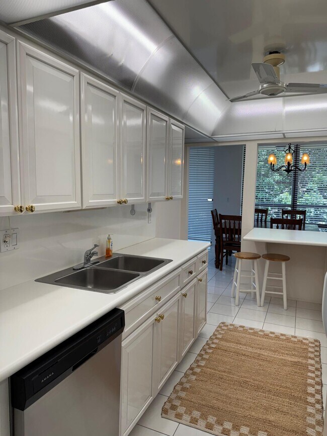 Building Photo - 799 Jeffery St