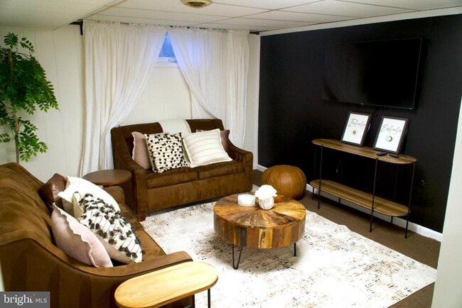 Building Photo - 6525 Kenova St