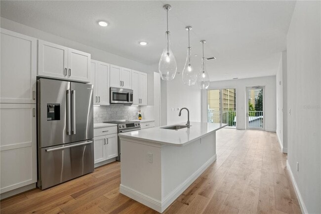 Building Photo - 600 3rd Ave S