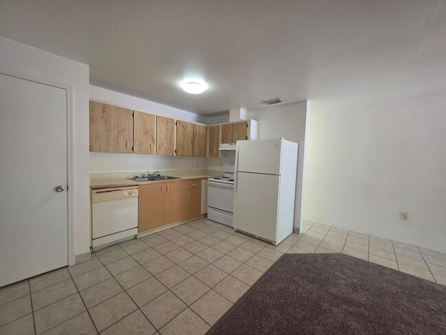 Building Photo - 2 Bedroom 2 Bath Apartment Home ** LIMITED...