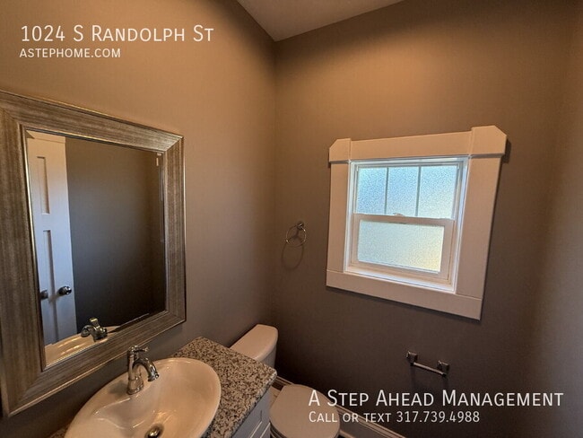 Building Photo - 1024 S Randolph St