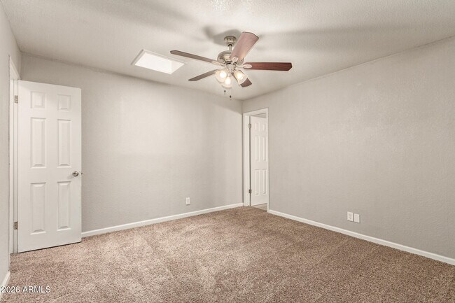 Building Photo - 1708 N Daffodil St