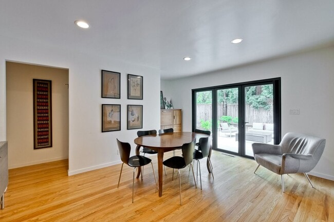 Building Photo - Amazing Midtown Home on a Quiet Cul-de-sac.