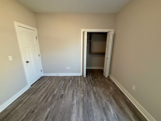 Building Photo - 2835/37 W 55th