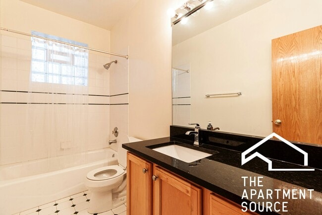 Building Photo - 3117 N Damen Ave