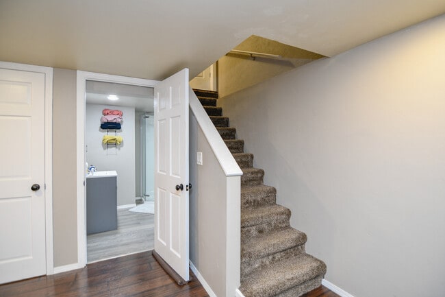 Building Photo - 981 Hillcrest Heights