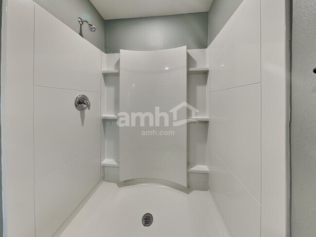 Building Photo - 10416 Flathead Dr