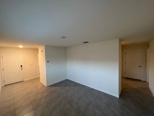Building Photo - 415 Sunlit Coral St