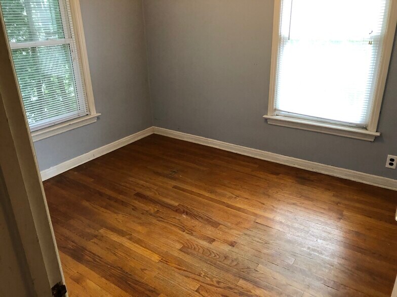 Building Photo - 1914 University Ave