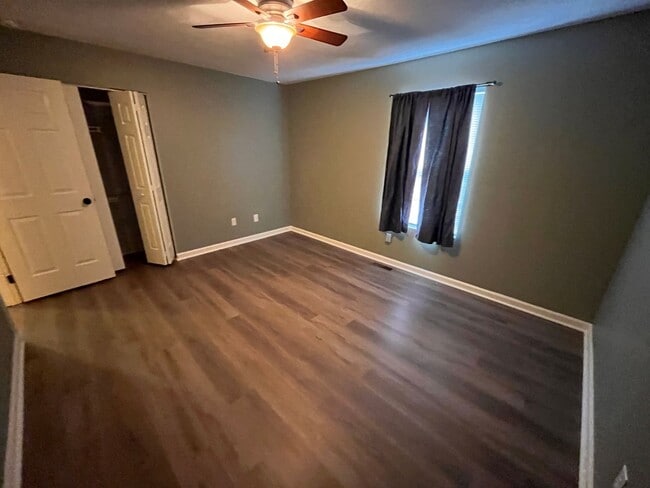 Building Photo - 3 Bedroom Home Available in Feb!