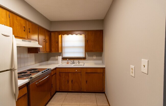 Building Photo - 2800 Fairhaven Dr